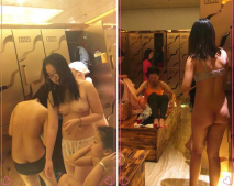 澡堂子內部員工偷拍更衣室 忽然來了一群美女脫光了去洗澡