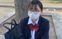 土土的眼鏡文學處女，隔了好久第二次的拍攝H。 在車站的廁所裏露出，又在剛毛的女陰裡中出，不可避免地懷孕了。♥兩情相悅♥