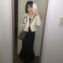 【首次拍攝】六本木苗條酒吧女郎★在唐人街的浪漫約會中，她變得狂野又戀愛！她被一位大屌業餘攝影師溫柔地誘惑，並以高速後入式痙攣中出♡