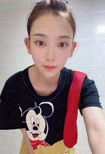 上帝派來治愈人間的小天使 這蕭細的身材配上兩只蘋果般大的乳白兔，沐浴搓洗，硬~起來敬禮