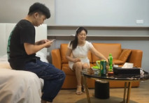 熟女大姐吃雞啪啪 身材苗條 先聊聊天敘敘舊 被小哥無套輸出 老顧客放心