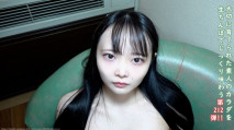 一位天真爛漫的18歲黑髮美女，夢想成為女優，身材苗條。充分中出。 我想支持我的夢想 無修正