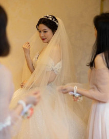 綠帽色友分享自己操嬌妻的視頻給廣大色友看！第一視角狂操小嬌妻，叫聲漫房間！