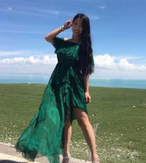 綠帽大神-YQ-K-超市露出，貨架旁大膽口交，勾搭路人吃雞做愛，被襲胸摸屁股，門縫後走廊大膽後入！