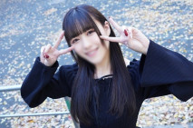 【無修正】喜歡玩手機遊戲×為了想做做愛而讓大叔中出拍攝的女人w