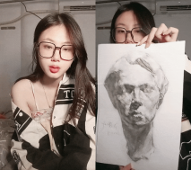 推薦！正宗美術生~超級清純~【洋裙女孩】扣穴自慰~過癮，展示了自己的作品，難得一見，才女~！擼管佳作