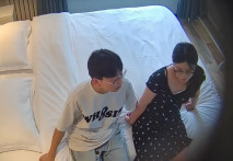 最新流出酒店攝像頭偷拍 許久不見面的小情侶鐘點房中爭分奪秒的釋放愛意