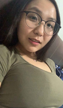 女眼鏡大奶砲友配合度很高