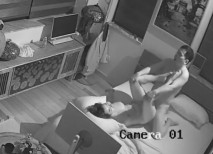 2025新黑客破解家庭網路攝像頭偷拍 中年夫妻半夜性起來一炮