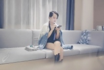 探花老司機小楊哥酒店約炮 高冷氣質兼職女白領沙發上用各種姿勢操她