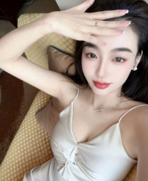 抖音極品長腿巨乳阿黑顏反差婊「AY的奇思妙想日記」約炮啪啪視頻流出，人前端莊，人後母狗，完美炮架子！