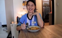 御姐魏喬安 第一次約會遇到身材豐滿足球寶貝 台灣留學女學生真會吃 被眼鏡大哥無套輸出狂插嬌喘連連 並內射肥穴
