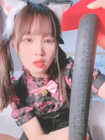 極品鮮嫩白虎露臉網紅美少女▌小鹿醬▌挑戰後庭塞入36cm巨根尾巴 極限插入頂到肺 爆漿淫靡至極