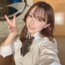 【春花爛漫・天真無邪的色香×神容貌◎】宛如祈求世界和平的女神天然Fcup的日向醬拼命地為超過20cm的巨根服務。 經驗人數極少的日向醬人生第一次潮吹大量中出大痙攣。