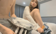 探花兼職學生妹，深夜來訪，小夥掐著脖子爆操，軟玉溫香顛鸞倒鳳，值得一擼，強烈推薦