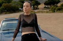 中文字幕 富家氣質小姐姐整天無聊便找來大肉棒猛男，掏出來深喉吞吸大長腿嬌軀躺著任意享受愛撫揉搓抽插