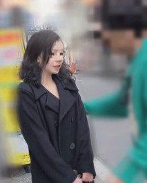 【個人】和日本丈夫一起生活的法語講師妻子。 在不知道被背叛的情况下，在下班回家的路上簽訂了代替借款的契约，作為擔保手段，露出透明的白皙皮膚，被陌生男人的肉棒喘息中出。