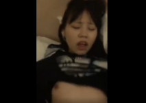 可愛女同學邊聽音樂邊打炮