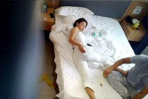 流出天眼酒店偷拍精品 嬌艷性感小美女被大塊頭健身猛男兩天操了三次