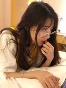 大學眼鏡妹【于雪柔】自拍流出 賣力口交的樣子很迷人