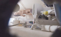 合租房冒死洞中偷窺 兩位白白嫩嫩的美少婦洗澡