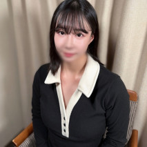 【無碼】【內射】一位身高172公分、性情變態的女王，喜歡服務和懲罰。她的肛門張開，發出尖叫，最後被內射。