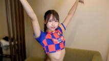 【無】前啦啦隊員的激烈騎乗位！她從龜頭到根部緊緊夾住陰莖， 第一次顏射和內射！