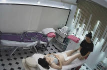 黑客破解美容院監控攝像頭超清偷拍 極品少婦做SPA脫毛這身材毫無抵抗力