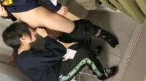 剛成年的小情侶 讓女友商場試衣間口交口爆 女友穿著學生裝嫩出水 多視角拍攝