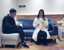 黃先生之今晚硬邦邦約啪白色外套高顏值妹子，舔奶摸逼特寫掰穴自摸騎坐大力猛操