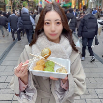 【神降臨】超美形星巴克店員。 這是一部含淚的視頻，為了幫助父母還債務而輟學。大量濃稠的液體注入陰道顫抖中出。。。