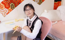 青春眼鏡美眉FlameHEL 身材嬌小光靠假雞巴不夠我要真家夥 振動棒自慰小穴被大肉棒無套抽插菊花