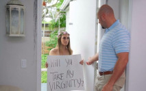 女神節大長腿苗條小姐姐赤裸裸誘惑閨蜜的爸爸 帶著花環埋頭掏出肉棒吸吮揉捏盡力張開美腿套弄吞吐呻吟