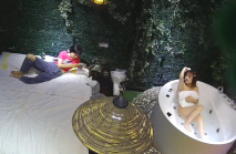 樂橙雲真實偸拍主題酒店2對情侶開房做愛，第一對有點混亂，第二對大屌男太猛了，妹子嗲叫好滑啊好喜歡