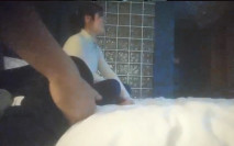 真實良家的偷情，【推油少年】，老公孩子都不在，外表看著端莊的人妻，被陌生男性摸遍了全身，水汪汪刺激！