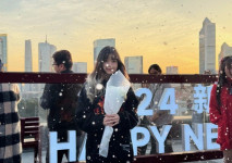 2025年12月最新，【原檔泄密】，20歲學生妹，露臉反差，極品粉穴太難得了，和男友愛愛全程佳作必看