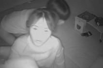 攝像頭偷拍 雞巴粗大男操女友前戲的時候揉她的陰蒂陰道很濕大雞巴很輕鬆就插入 事後發現被偷拍衣服擋攝像頭