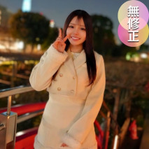 【露臉】 對色情的嘴唇和陰部忍耐的極限，對光滑的陰道內爆射。