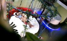 小夥帶著漂亮女友開房打炮 剛剛把女友脫光雞巴就硬不起來 反復弄了幾次女友滿腹牢騷非常不爽