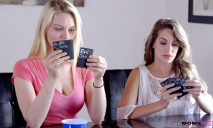 生活在這樣的家庭絕對是男人的天堂啊 媽媽和兩個姐姐一起玩弄吸吮弟弟的肉棒吞吐套弄騎乘啪啪浪叫