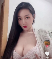 豐滿女神誘惑自拍-咪咪頭如此之大，性欲如此之強，摸兩下就硬如鐵！