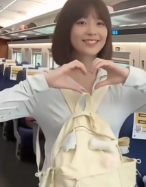 抖音短髮女孩真鐵蛋為蹭流量 戶外露出高鐵幫男友口交