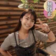 【首次拍攝】【露臉】非常可愛的女人，讓她脫下來的話很神聖的“美尻”。緊緊抓住美臀插入。違背約定射了進去