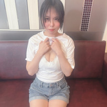 【初體驗三發射！】在N縣高級酒店工作的苗條美巨乳女員工。/她/那濃厚的服/務！「比男朋友更爽♡」紅着臉尖叫的性愛。