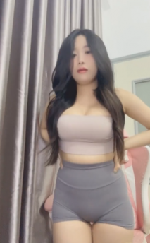 在越南超級火的Trà Giang身材豐滿什麽都刺激