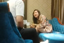 漂亮良家人妻 你偷拍我弄死你 啊不要菊花痛 為什麼不關燈 白酒喝多了老是懷疑被偷拍 逼操的超猛還被插了菊花 內射