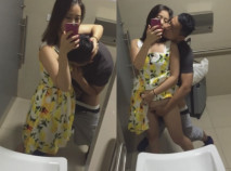 大連夫妻去泰國旅遊在機場廁所酒店做愛自拍留念