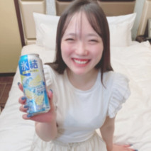 【合計3發射】一個性欲旺盛、皮膚白皙、早洩、潮吹的少女，掙脫了限制器。她為了滿足自己的快感，榨取純度100%的精液。