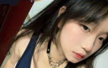 2025年5月最新，【抖音泄密】，極品小蘿莉網紅，【紙片段】， 清純吊鐘巨乳，露臉露點，抖胸舞，扣B自慰粉穴