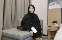 約炮大長腿美女 換上黑絲各種啪啪搞完結算的時候 因為服務時間問題吵起來